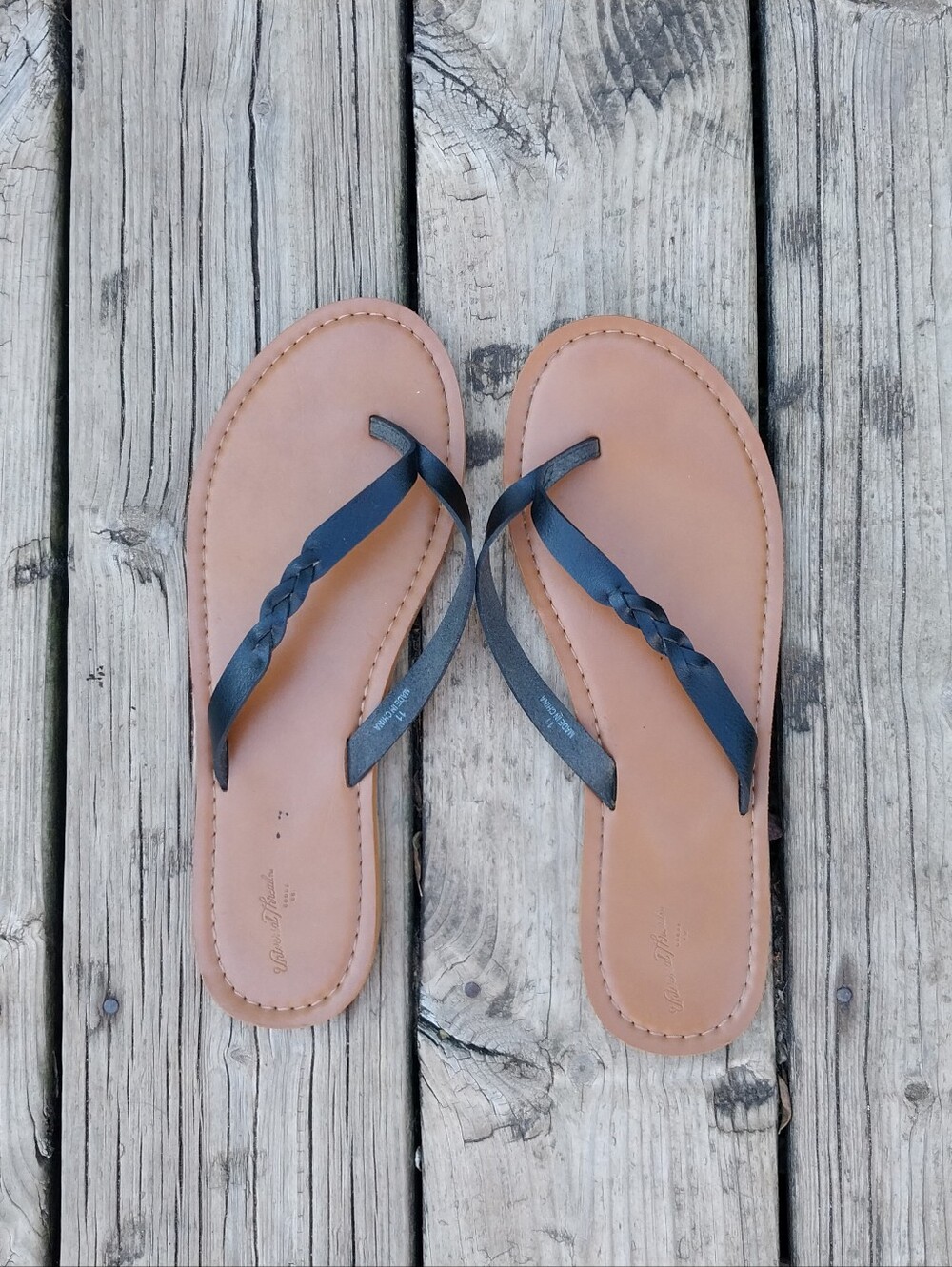 Universal Thread Faux Leather Brown & Black Women's Thong Sandals Size 11
